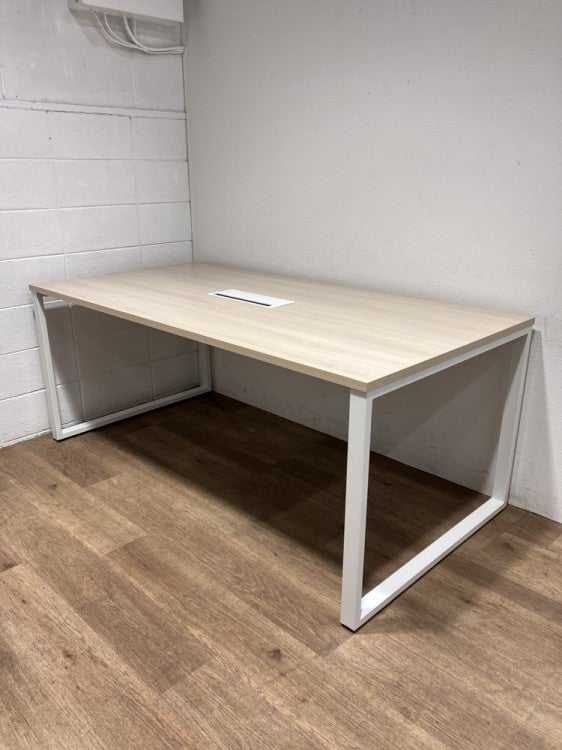 イトーキミーティングテーブル 商品画像1