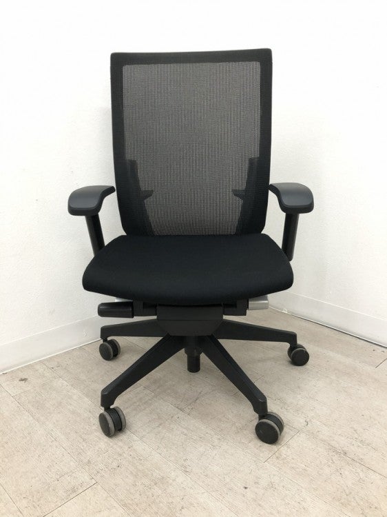 イトーキVento（ヴェント）シリーズ 可動肘付ヴェントチェア 商品画像2