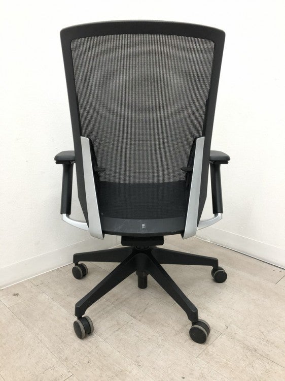 イトーキVento（ヴェント）シリーズ 可動肘付ヴェントチェア 商品画像4