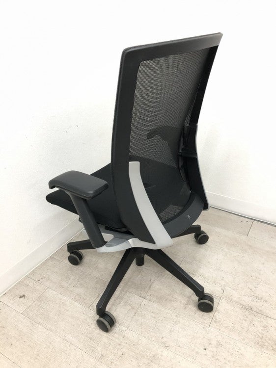 イトーキVento（ヴェント）シリーズ 可動肘付ヴェントチェア 商品画像10