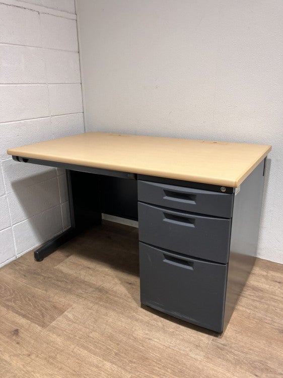 イトーキCZシリーズ 1200片袖デスク 商品画像1