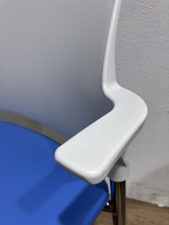 ライオンフルトシリーズ スタッキングチェア4脚セット 商品画像4