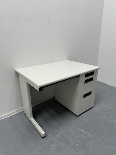 プラスフラットラインシリーズ 1000片袖デスク 商品画像1