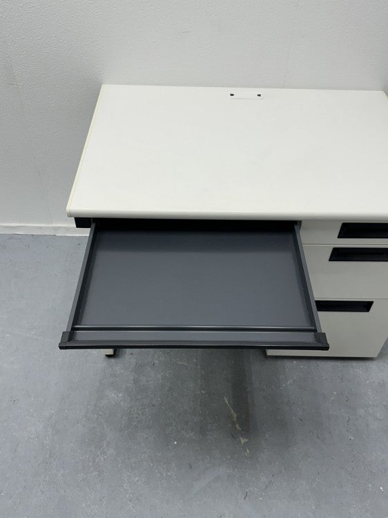 プラスフラットラインシリーズ 1000片袖デスク 商品画像5