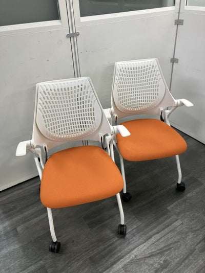 イトーキイプサシリーズ ネスティングチェア2脚セット 商品画像1