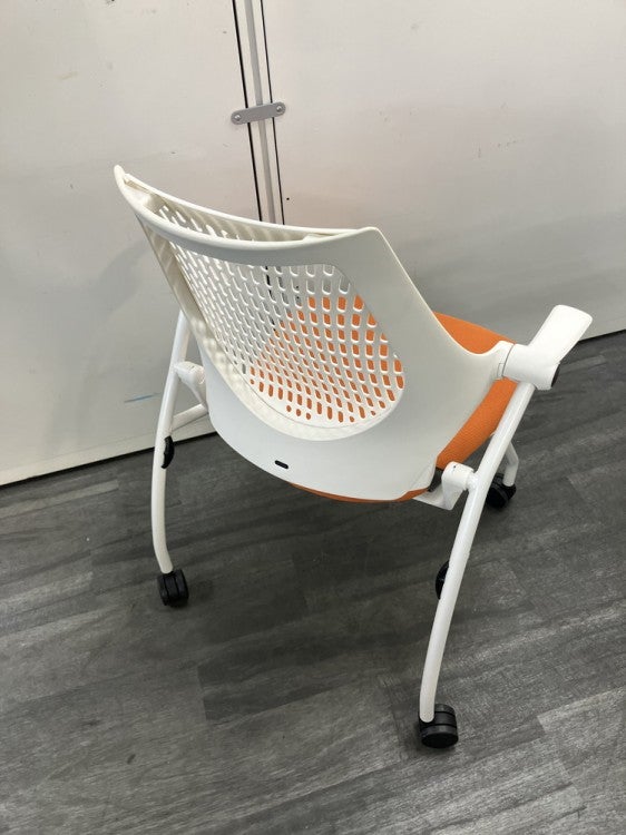 イトーキイプサシリーズ ネスティングチェア2脚セット 商品画像4