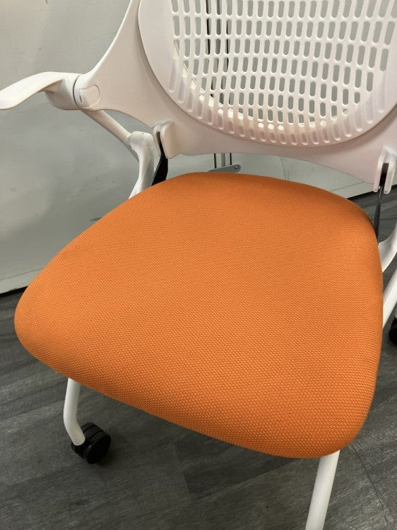 イトーキイプサシリーズ ネスティングチェア2脚セット 商品画像5