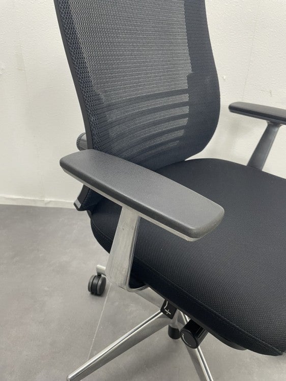 コクヨBezel(ベゼル)チェア 肘付ベゼルチェア 商品画像7