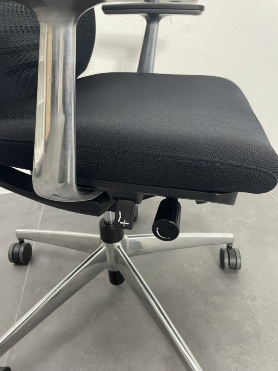 コクヨBezel(ベゼル)チェア 肘付ベゼルチェア 商品画像9