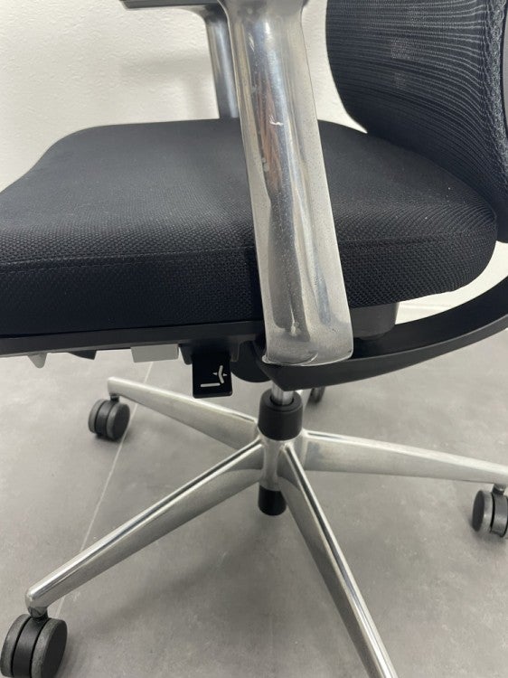 コクヨBezel(ベゼル)チェア 肘付ベゼルチェア 商品画像10