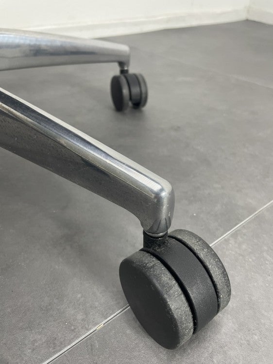 コクヨBezel(ベゼル)チェア 肘付ベゼルチェア 商品画像12