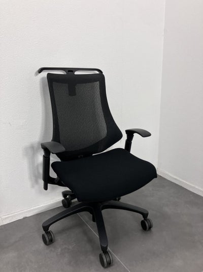 イトーキf(エフチェア)シリーズ 可動肘付エフチェア 商品画像1