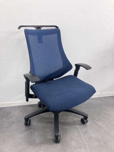 イトーキf(エフチェア)シリーズ 可動肘付エフチェア 商品画像1