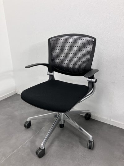 オカムラGrata（グラータ）チェア 肘付グラータチェア 商品画像1