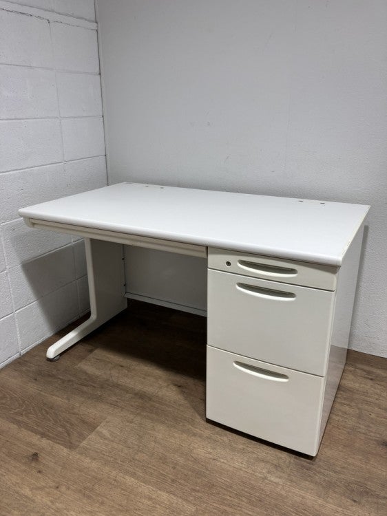 オカムラSDシリーズ 1200片袖デスク 商品画像1