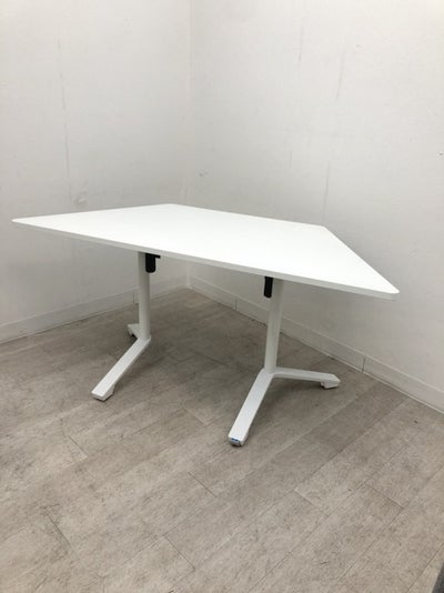 コクヨINITIA(イニシア)シリーズ 台形フラップテーブル 商品画像1