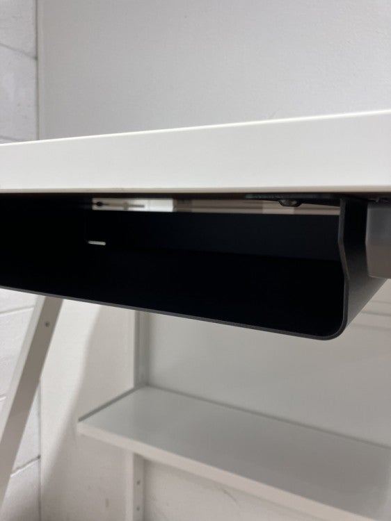 コクヨストラタシリーズ ミドルハイデスク 商品画像6