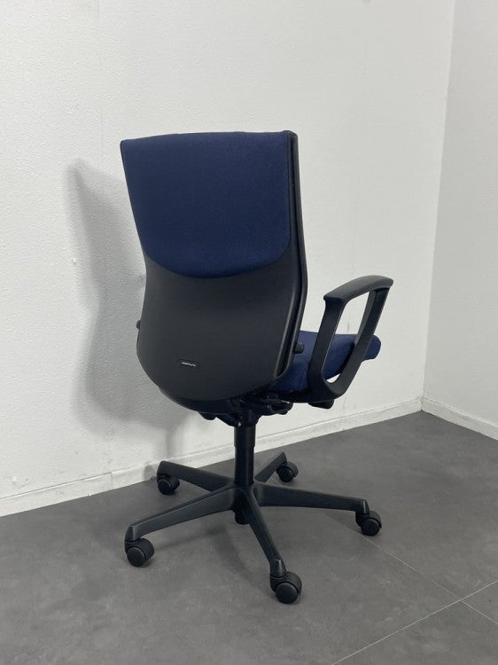オカムラESCUDO(エスクード)チェア 肘付エスクードチェア 商品画像3