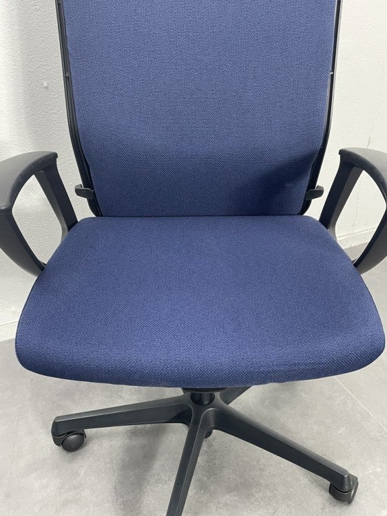 オカムラESCUDO(エスクード)チェア 肘付エスクードチェア 商品画像4