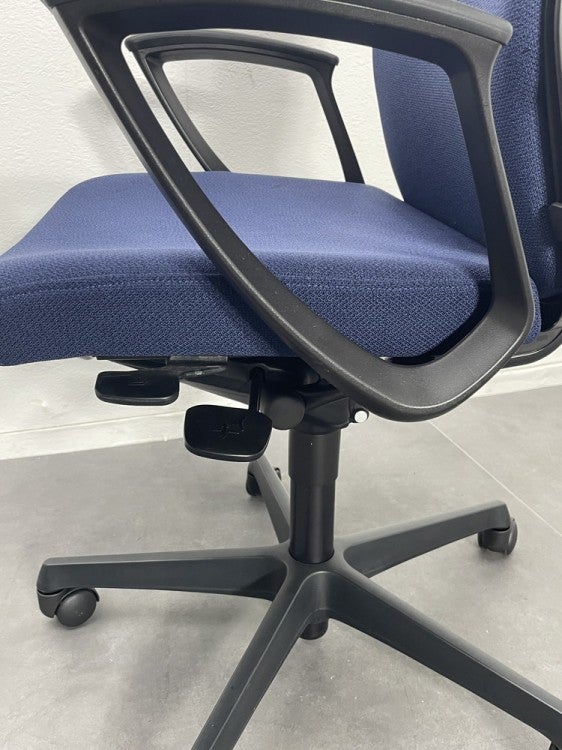 オカムラESCUDO(エスクード)チェア 肘付エスクードチェア 商品画像8