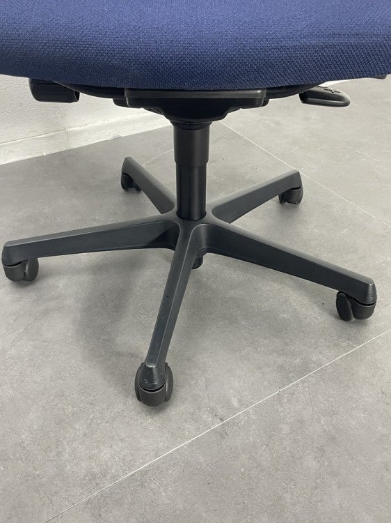 オカムラESCUDO(エスクード)チェア 肘付エスクードチェア 商品画像11