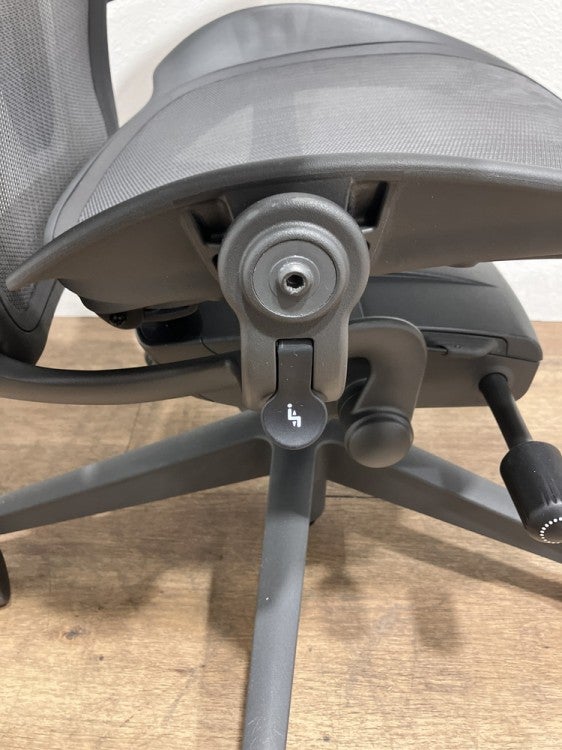 HermanMiller（ハーマンミラー）アーロンチェア 可動肘付アーロンチェア 商品画像6