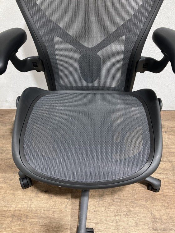 HermanMiller（ハーマンミラー）アーロンチェア 可動肘付アーロンチェア 商品画像9