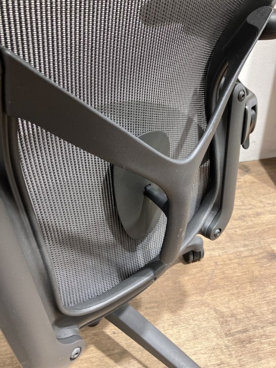 HermanMiller（ハーマンミラー）アーロンチェア 可動肘付アーロンチェア 商品画像18