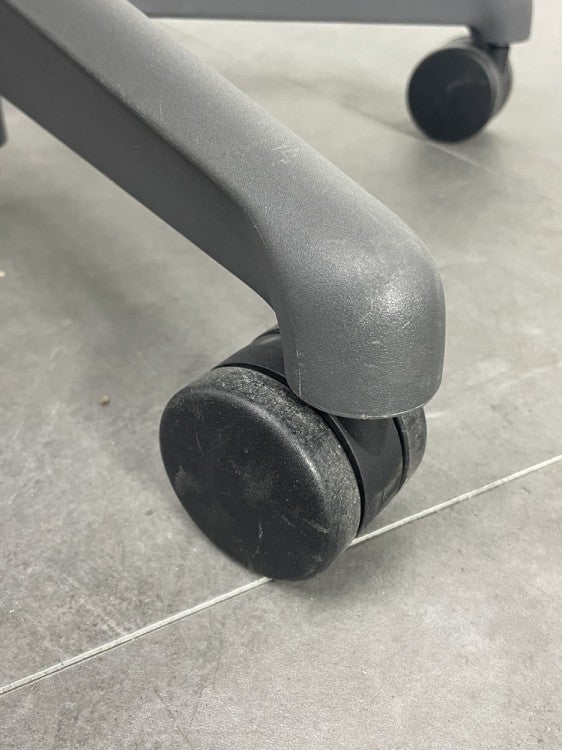 HermanMiller（ハーマンミラー）アーロンチェア アーロンチェア リマスタード 商品画像13
