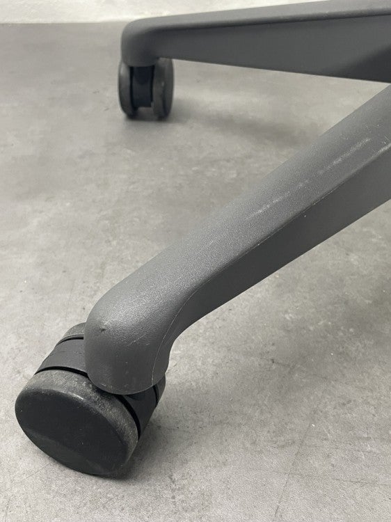 HermanMiller（ハーマンミラー）アーロンチェア アーロンチェア リマスタード 商品画像13