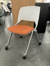 ウチダ（内田洋行）FM-320シリーズ スタッキングチェア 商品画像1