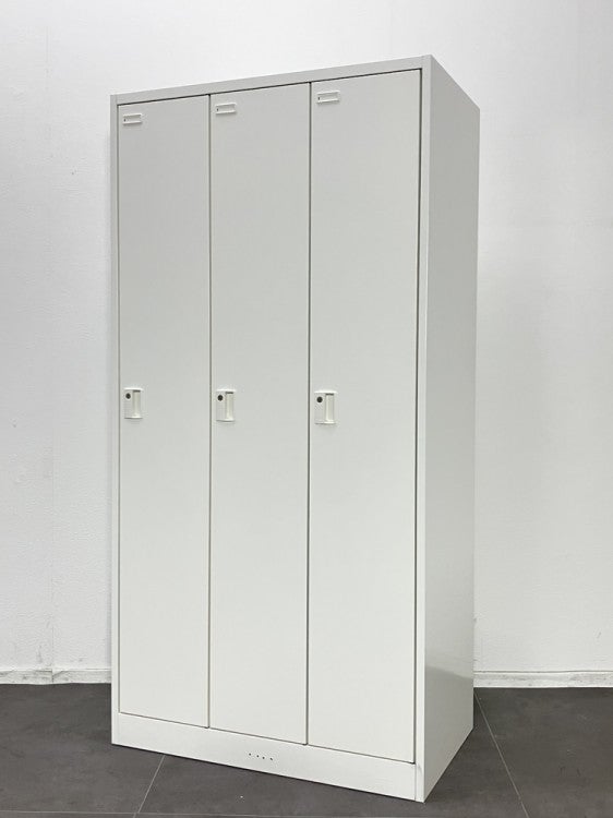 オカムラFZタイプシリーズ 3人用ロッカー 商品画像1