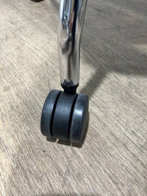 コクヨSaterite(サテリテ)シリーズ  ネスティングチェア4脚セット 商品画像9