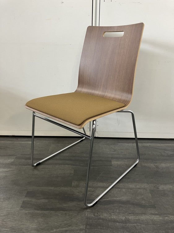 オカムラモノスシリーズ スタッキングチェア4脚セット 商品画像2