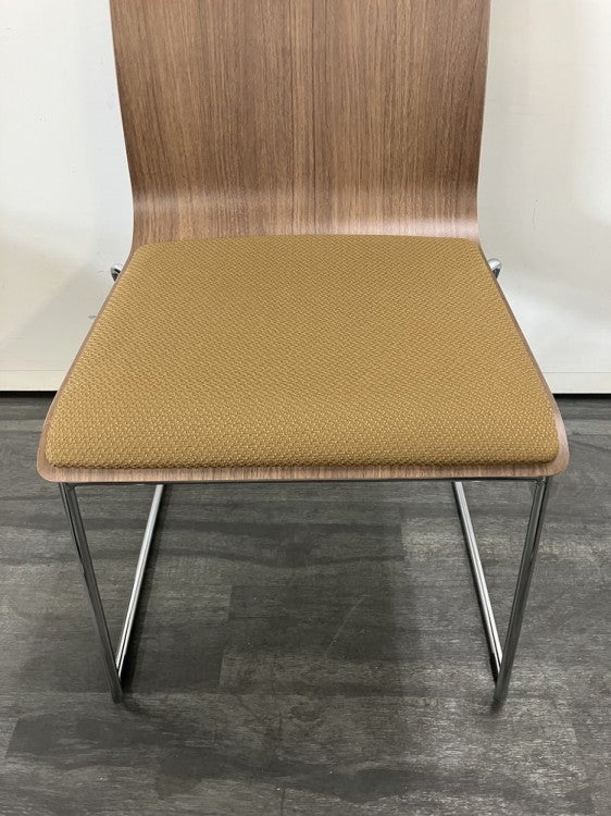 オカムラモノスシリーズ スタッキングチェア4脚セット 商品画像5