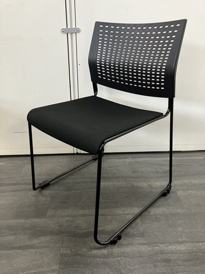 オカムラケッテシリーズ スタッキングチェア 商品画像1
