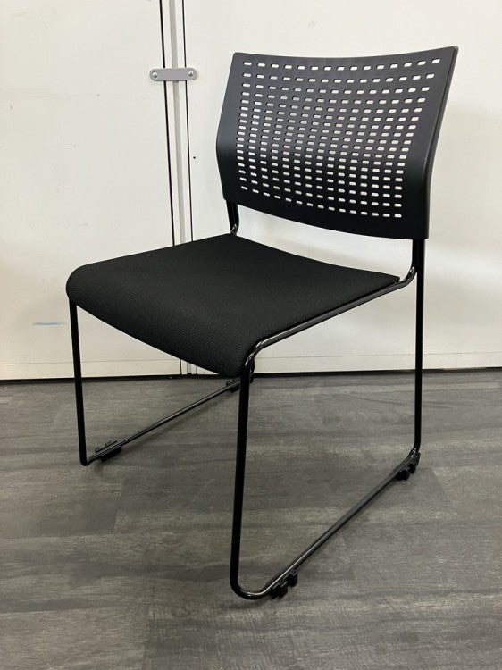 オカムラケッテシリーズ スタッキングチェア 商品画像1