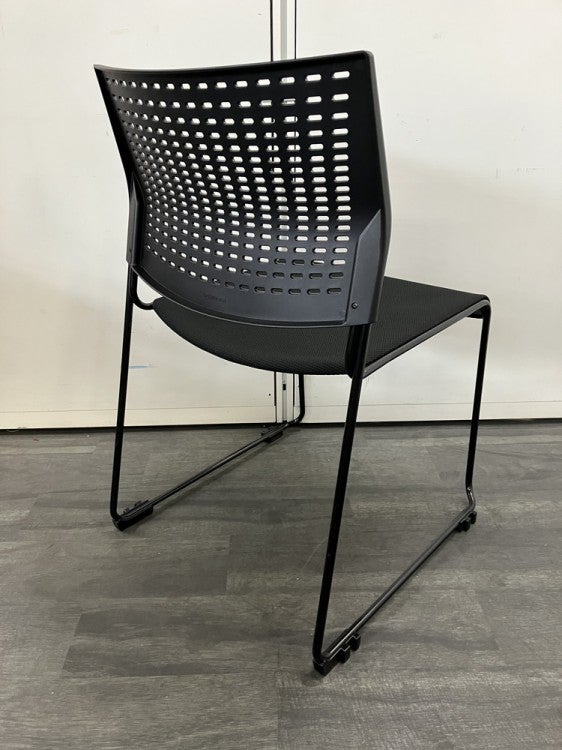 オカムラケッテシリーズ スタッキングチェア 商品画像2