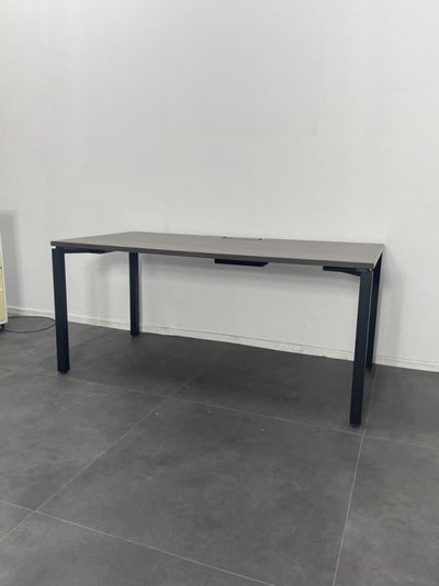 コクヨワークフィットシリーズ 1600平デスク 商品画像1