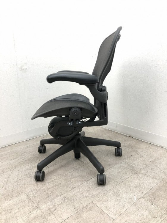 HermanMiller（ハーマンミラー）アーロンチェア 可動肘付アーロンチェア 商品画像3