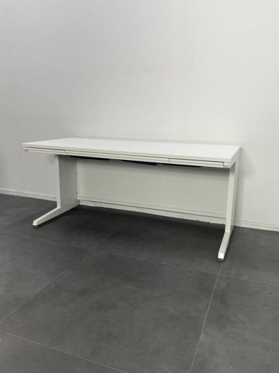 オカムラADVANCE（アドバンス）シリーズ 1600平デスク 商品画像1