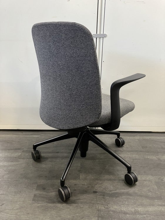 オカムラライブスエントリーチェア(Lives Entry Chair) 固定肘付ライブスエントリーチェア 商品画像2