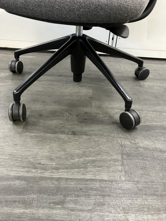 オカムラライブスエントリーチェア(Lives Entry Chair) 固定肘付ライブスエントリーチェア 商品画像5