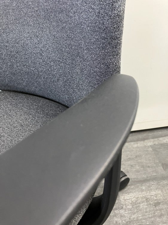 オカムラライブスエントリーチェア(Lives Entry Chair) 固定肘付ライブスエントリーチェア 商品画像7