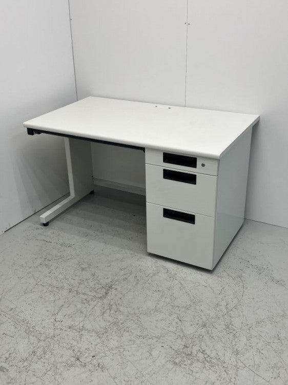 プラスフラットラインシリーズ 1200片袖デスク 商品画像1