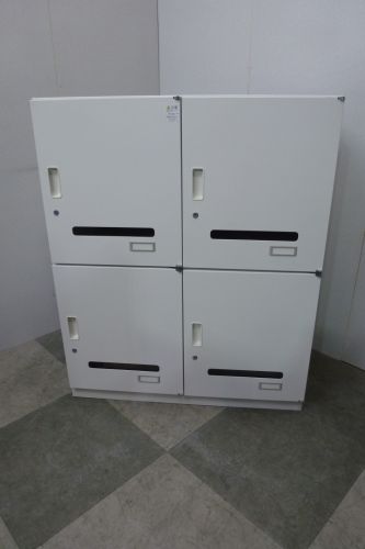 イトーキシンラインシリーズ 4人用パーソナルロッカー 商品画像1