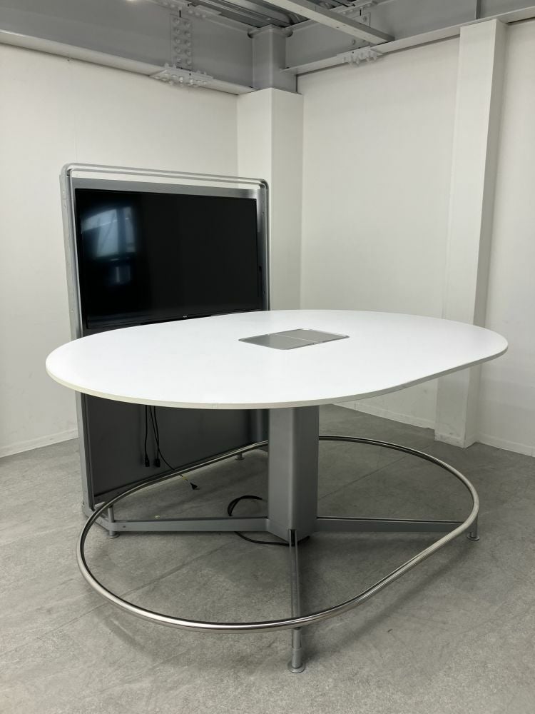 スチールケースメディアスケープシリーズ 2140ハイテーブル+50インチディスプレイセット 商品画像1