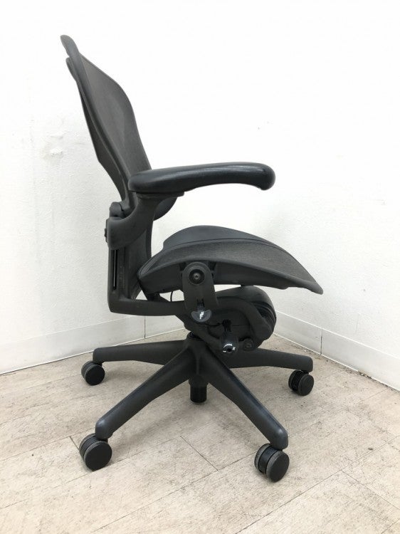 HermanMiller（ハーマンミラー）アーロンチェア 可動肘付アーロンチェア 商品画像5