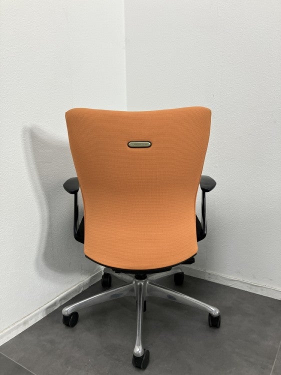 オカムラfeego(フィーゴ)チェア 固定肘付フィーゴチェア 商品画像4