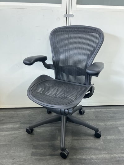 HermanMiller（ハーマンミラー）アーロンチェア 固定肘付アーロンチェア 商品画像1